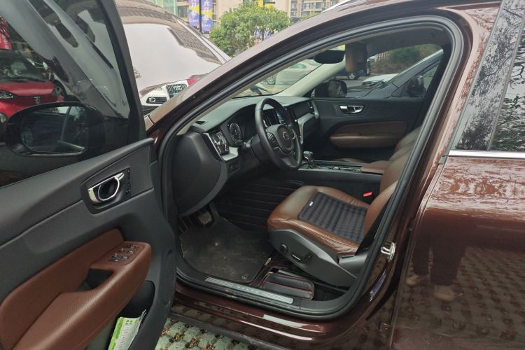 沃尔沃XC60 2019款 T5 四驱智远版 国V中控内饰20