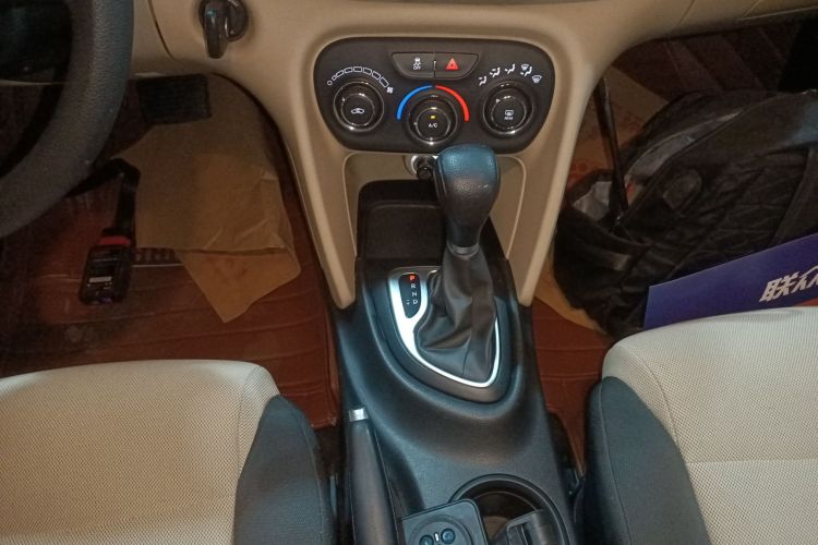 菲亚特 菲翔 2012款 1.4T 自动悦享版中控内饰18