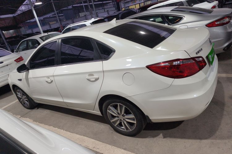 长安 逸动 2015款 1.6L 自动豪华型车身外观4