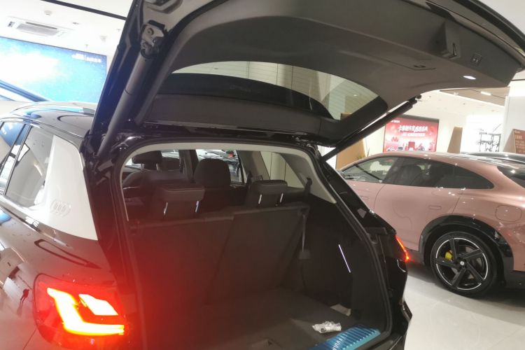 奥迪Q6 2024款 40 TFSI quattro 观云型 羽林套装 7座局部细节23