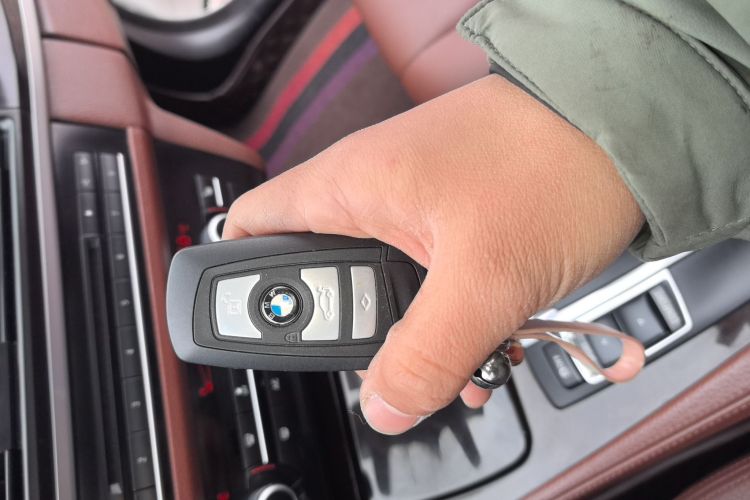 宝马5系 2014款 525Li 领先型中控内饰11