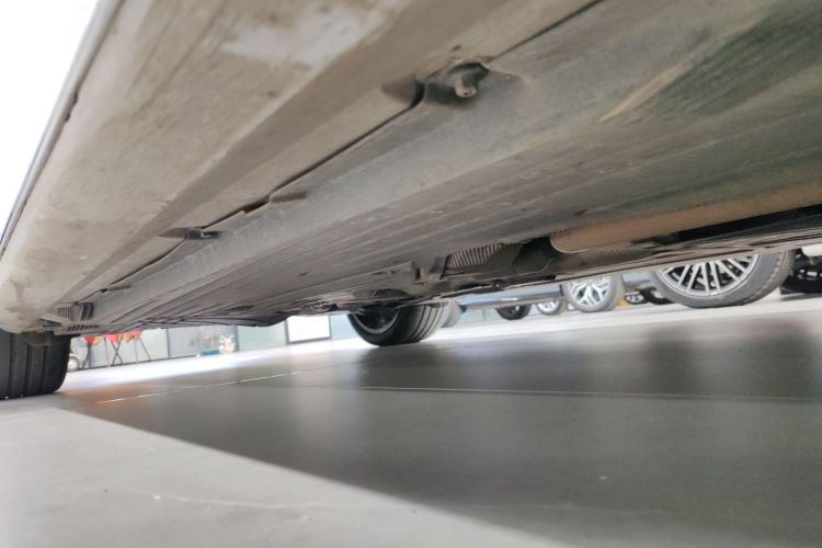 奔驰C级 2023款 C 200 L 运动版局部细节9001