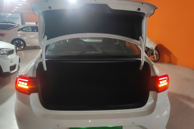 大众 凌渡 2021款 230TSI DSG风尚版机舱底盘23