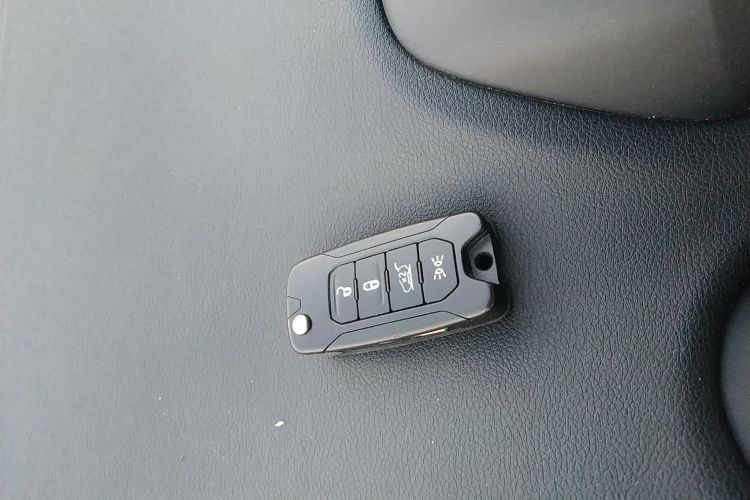 Jeep 自由侠 2019款 220T 自动领先版中控内饰11