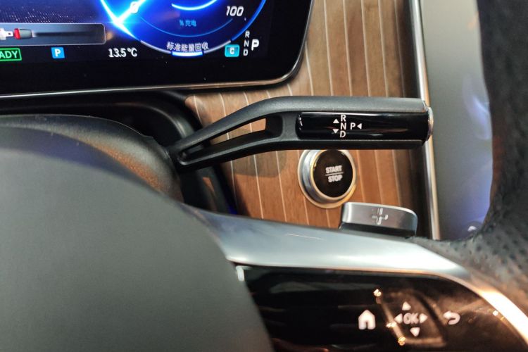 奔驰EQE 2022款 350 豪华版中控内饰18