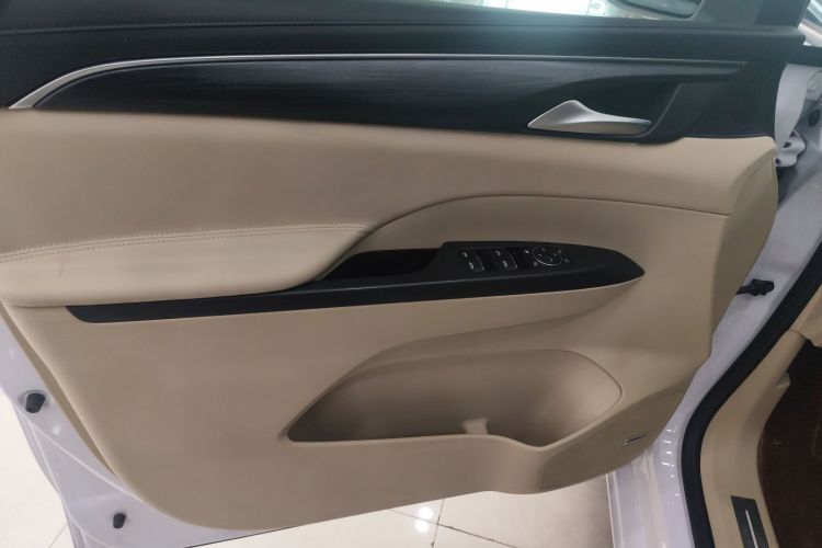 别克GL8 2022款 ES陆尊 653T 旗舰型中控内饰47