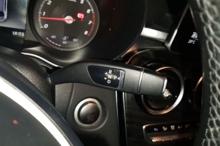 奔驰C级 2018款 C 200 L 运动版中控内饰18