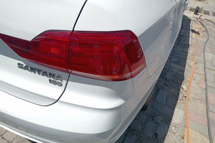 大众 桑塔纳 2016款 1.6L 手动风尚版车身外观9