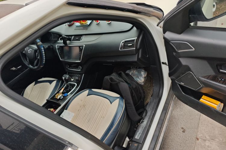 陆风X7 2015款 2.0T 全景尊贵版局部细节9005