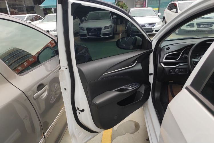 别克 英朗 2021款 改款 典范 1.5L 自动精英型中控内饰47