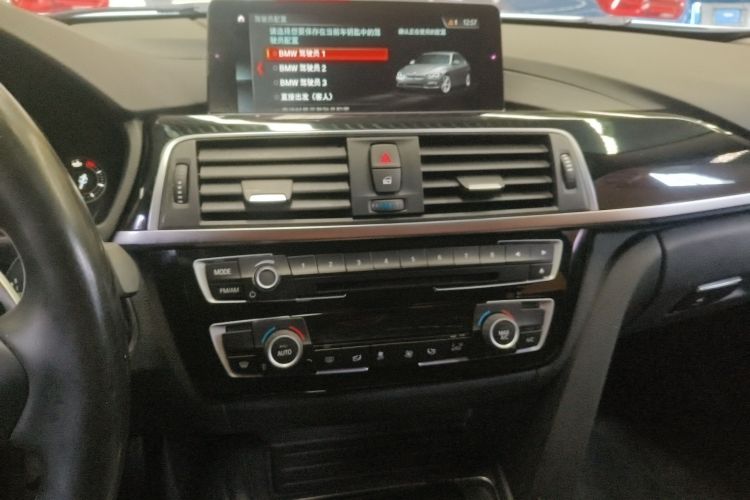 宝马3系 2018款 320Li 领先型M运动套装中控内饰16
