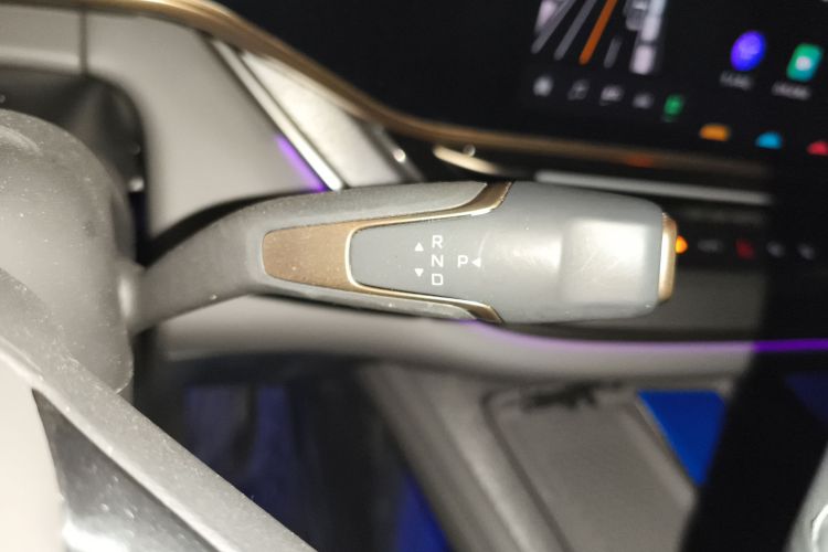 红旗天工08 2025款 565四驱先锋版中控内饰18