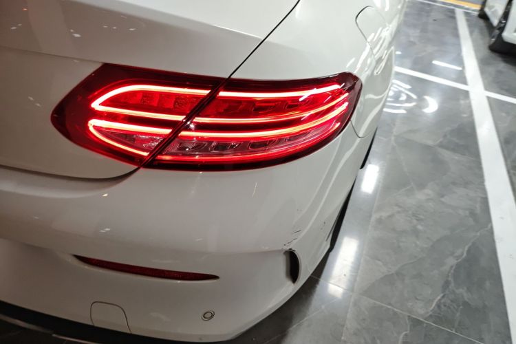 奔驰C级(进口) 2019款 C 260 轿跑车车身外观9