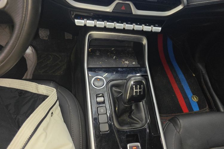 凯翼 炫界Pro 2021款 1.5L 手动劲酷版中控内饰18