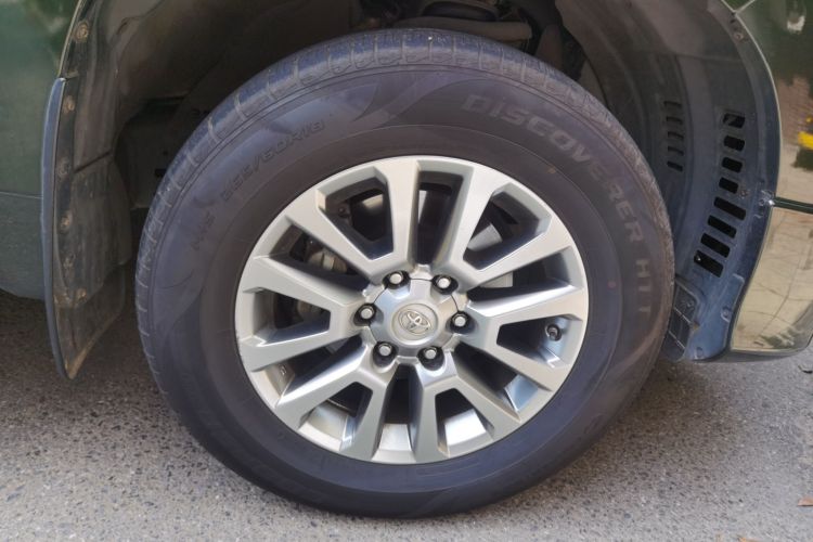 丰田 普拉多 2019款 3.5L 自动TX-L尊享版后挂备胎车身外观10