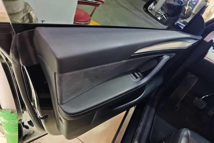 特斯拉 Model Y 2022款 改款 后轮驱动版中控内饰7007