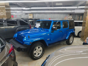 Jeep 牧马人 2015款 2.8TD Sahara 四门舒享版