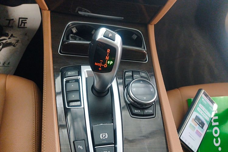 宝马7系 2014款 730Li 臻享型中控内饰18