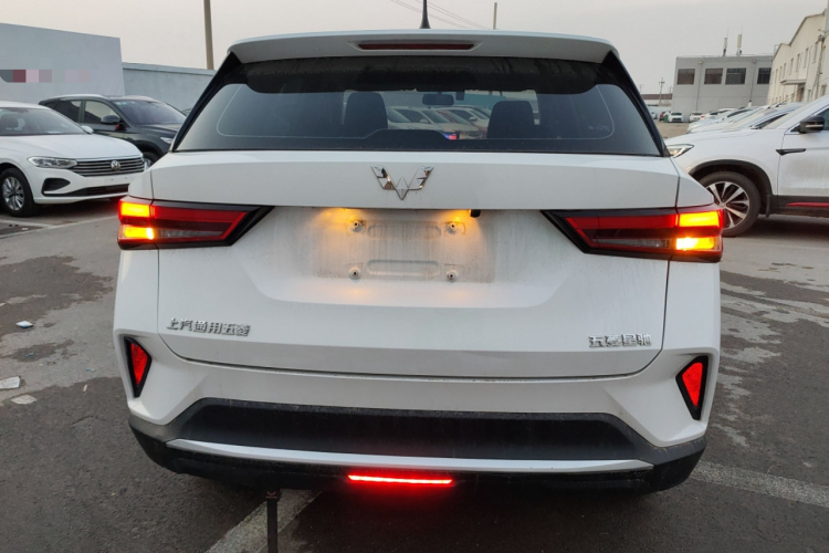 五菱汽车 五菱星驰 2022款 1.5L 手动自由型车身外观6