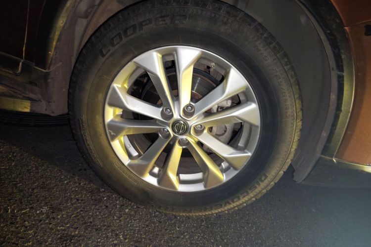 日产 奇骏 2014款 2.5L CVT豪华版 4WD车身外观10