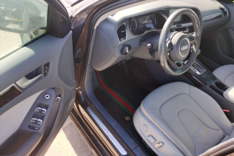 奥迪A4L 2015款 35 TFSI 自动舒适型中控内饰7003