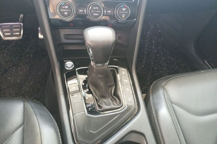 大众 途观L 2021款 330TSI 自动两驱R-Line越享版中控内饰18