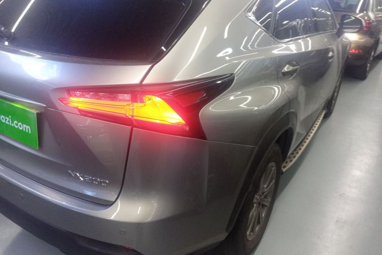 雷克萨斯NX 2015款 200 前驱 锋行版车身外观9