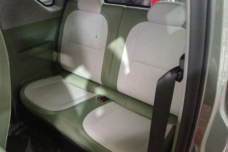 吉利银河 2025款 210km 熊猫骑士中控内饰7004