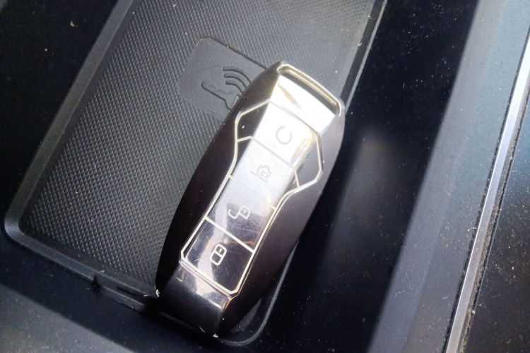 比亚迪 唐 2018款 2.0T 自动智联尊荣型 7座 国V中控内饰11