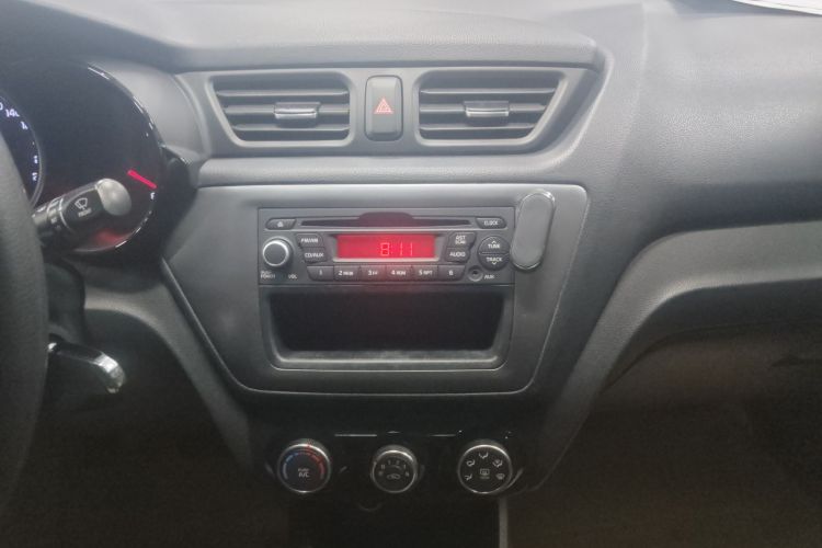 起亚K2 2015款 三厢 1.4L MT GLS中控内饰16