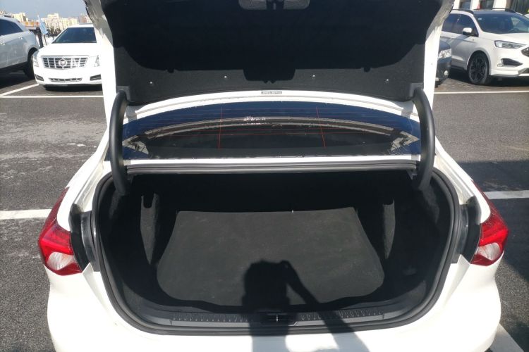 福特 福克斯 2022款 三厢 EcoBoost 180 自动ST Line中控内饰23