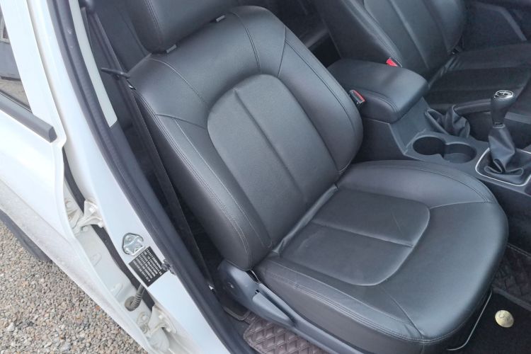 江铃 宝典 2020款 2.5T柴油两驱舒享版标轴JX4D25A6L局部细节41