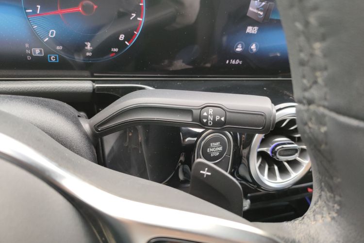 奔驰GLA 2020款 GLA 200中控内饰18