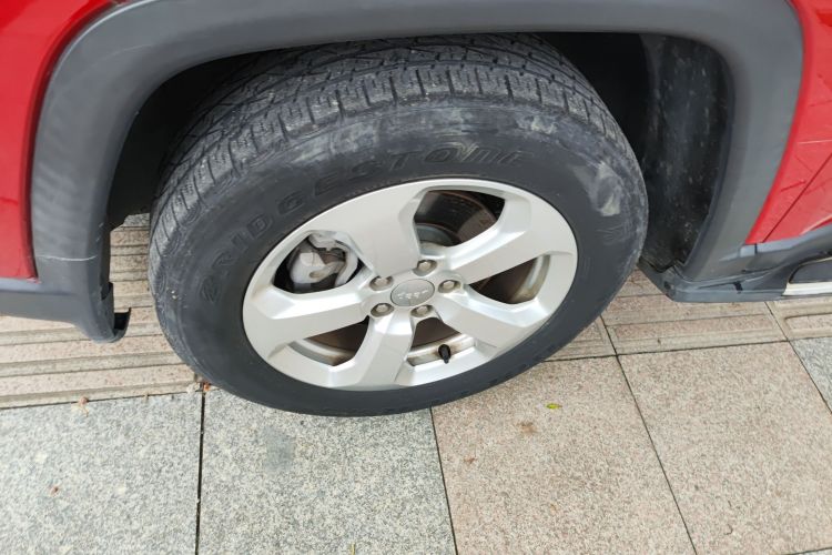 Jeep 指南者 2020款 220T 自动精英版车身外观6007