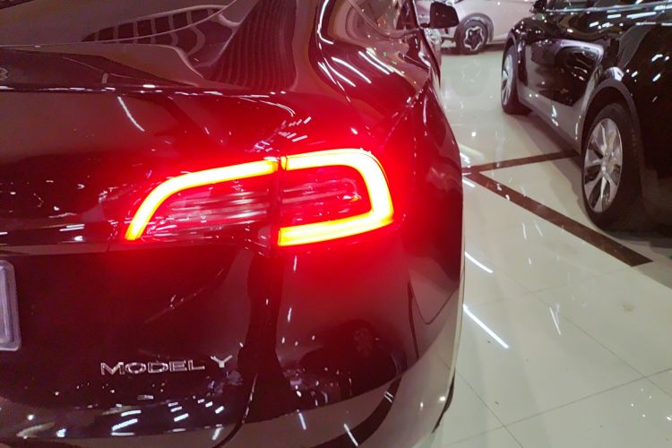 特斯拉 Model Y 2023款 后轮驱动版车身外观6006