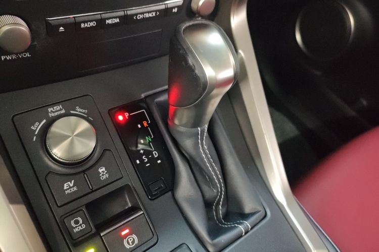 雷克萨斯NX 2020款 300h 前驱 锋尚版 国VI中控内饰18