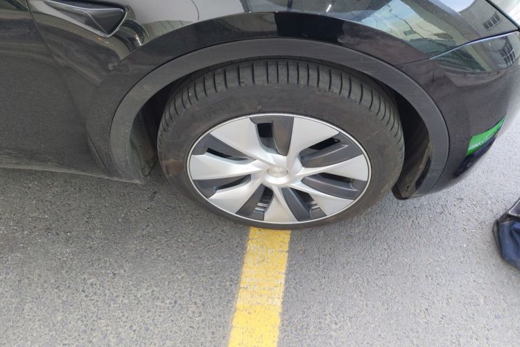 特斯拉 Model Y 2022款 改款 长续航全轮驱动版车身外观10