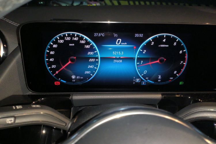 奔驰GLA 2020款 GLA 200中控内饰15