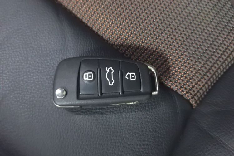 奥迪Q3 2018款 30周年年型 35 TFSI 时尚型中控内饰11