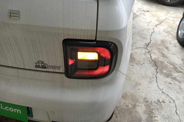 吉利银河 熊猫 2025款 210km 元气熊车身外观9