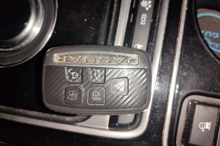 捷豹F-PACE 2016款 3.0 SC 四驱R-Sport运动版中控内饰7001