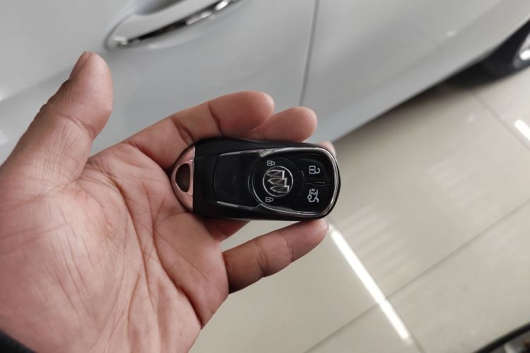 别克 君威 2019款 20T 精英型 国VI中控内饰11