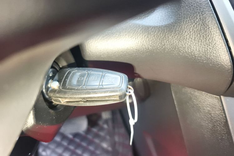 福特 福克斯 2012款 三厢 1.6L 自动风尚型中控内饰11