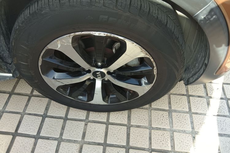 起亚 2015款 索兰托L 2.4L 汽油4WD精英版 5座 国V车身外观10