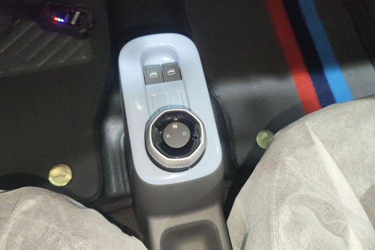 吉利银河 2024款 熊猫mini 200km 耐力熊中控内饰18