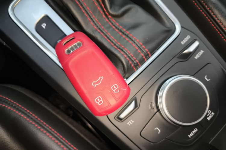 奥迪Q2L 2022款 35 TFSI 进取动感型中控内饰11