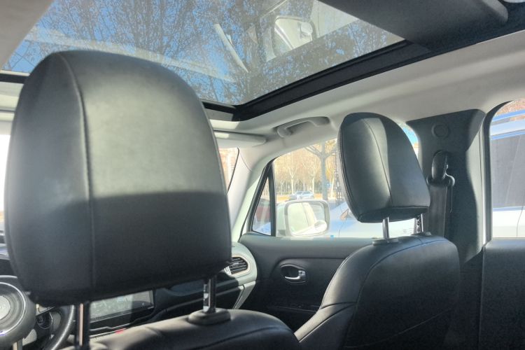 Jeep 自由侠 2017款  180T 自动劲能版局部细节22