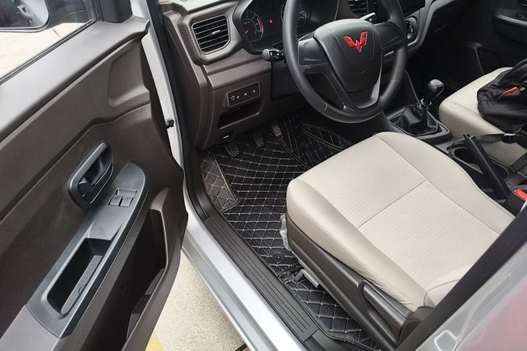 五菱汽车 五菱宏光V 2022款 1.5L劲取版电动助力LAR中控内饰7003