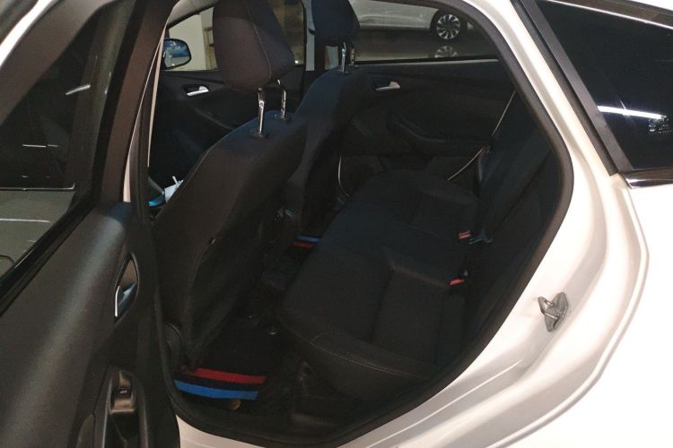 福特 福克斯 2017款 两厢 1.6L 自动舒适型智行版中控内饰21