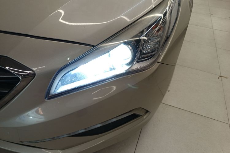 现代 索纳塔 2015款 1.6T GLS智能型局部细节36